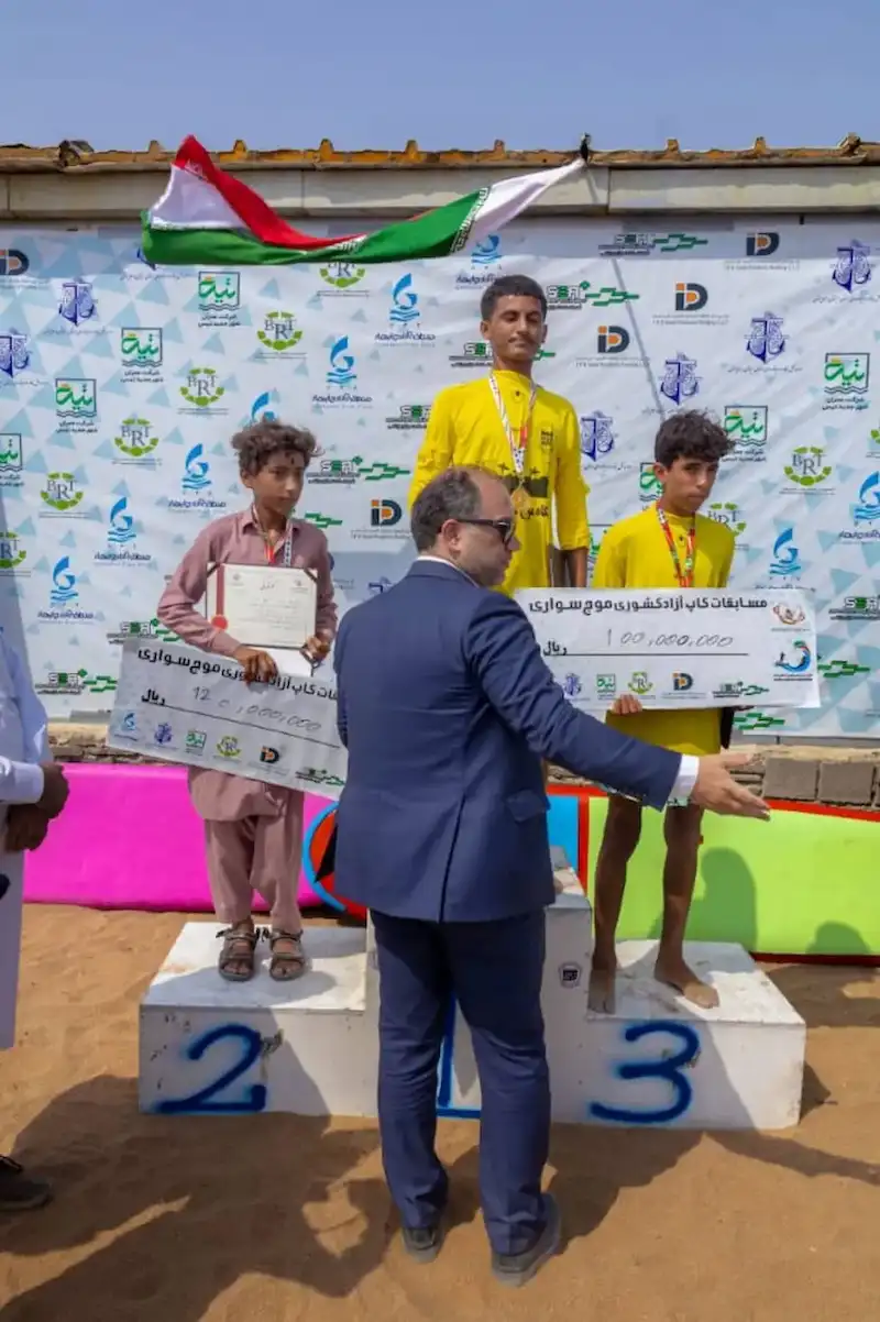 آقایان ورزشکار باشگاه رمین در مسابقات ملی موج‌سواری